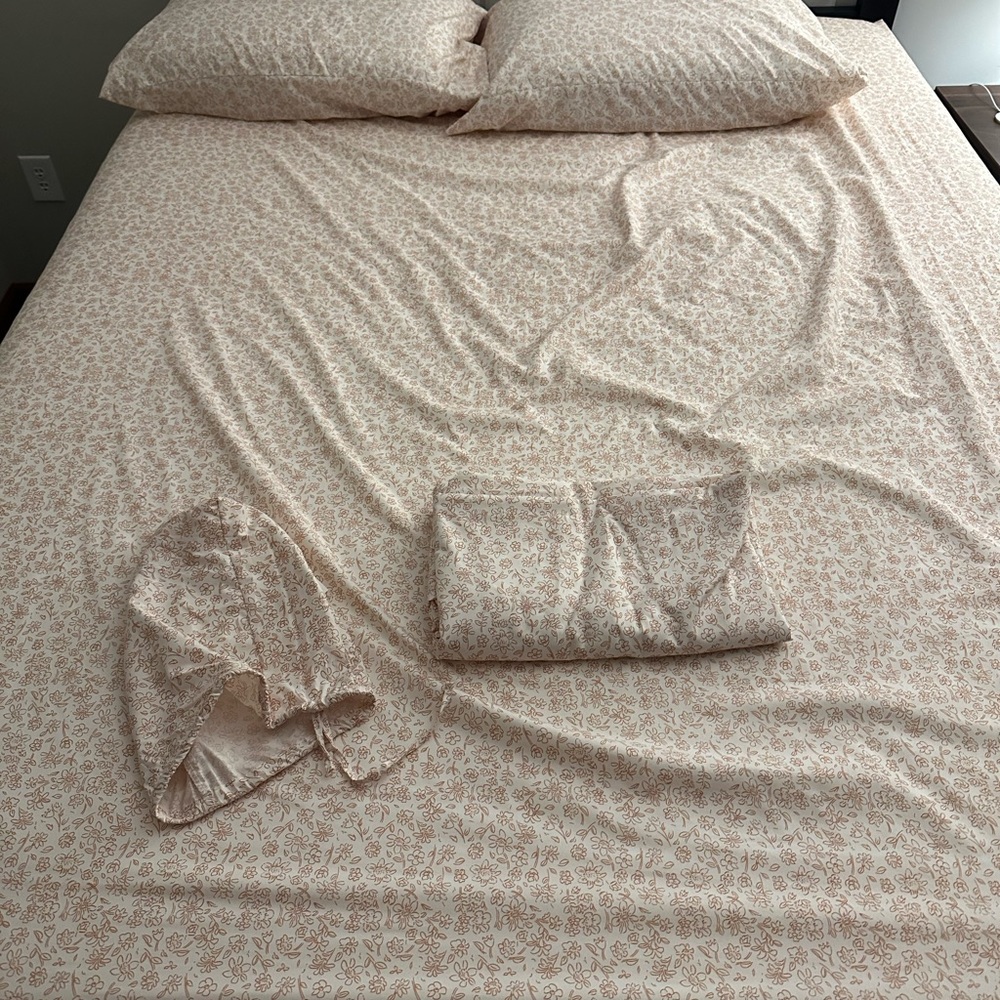 Floral Cream Bedding Set